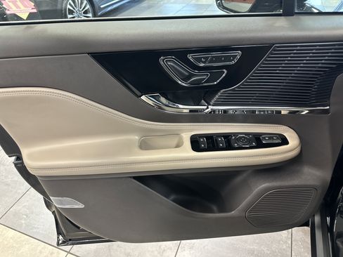 Used 2021 Lincoln Corsair AWD image 18