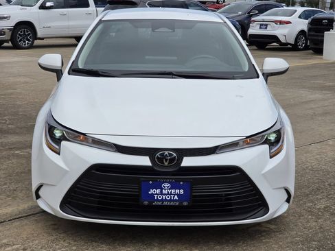 Used 2026 Toyota Corolla LE FWD image 3