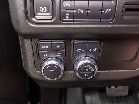 Used 2021 GMC Yukon XL SLT w/ SLT Premium Package AWD/4WD image 34