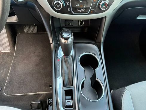 Used 2018 Chevrolet Equinox LS FWD image 25