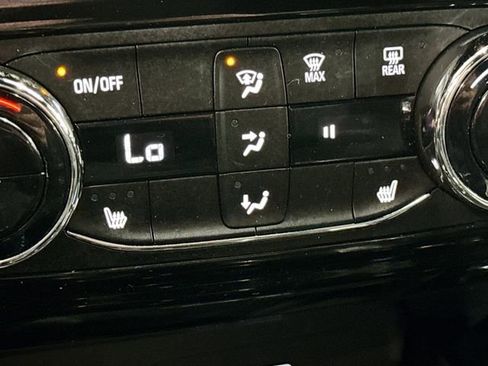 Used 2025 Chevrolet Trax RS w/ Sunroof Package image 20