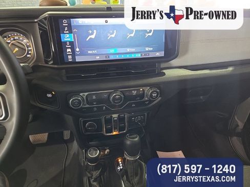 Used 2024 Jeep Gladiator Sport AWD/4WD image 9