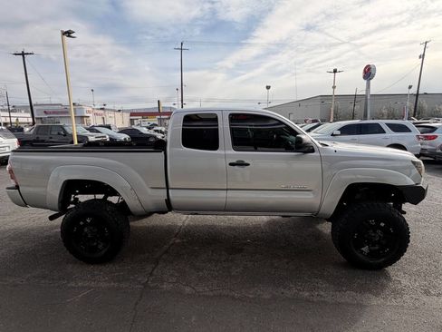 Used 2013 Toyota Tacoma 4x4 Access Cab V6 w/ SR5 Pkg image 6