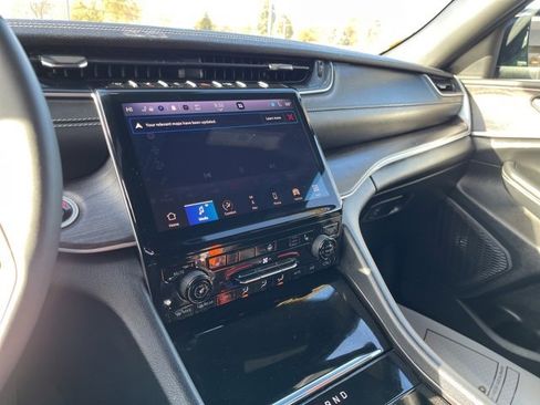 Used 2024 Jeep Grand Cherokee Limited image 34