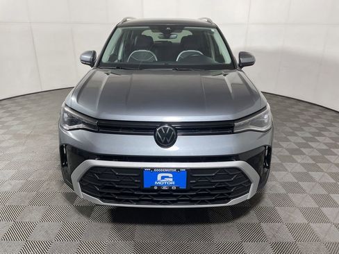 Used 2025 Volkswagen Taos SE AWD/4WD image 3
