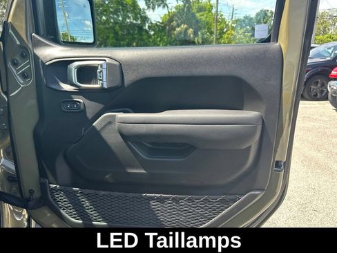 Used 2025 Jeep Wrangler Unlimited Sport AWD/4WD image 27
