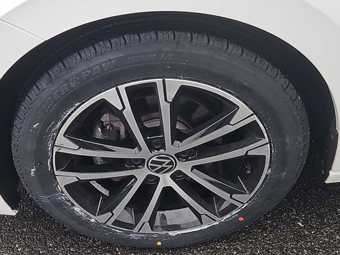 Used 2023 Volkswagen Jetta Sport image 2