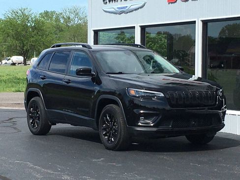 Used 2023 Jeep Cherokee Altitude Lux image 1