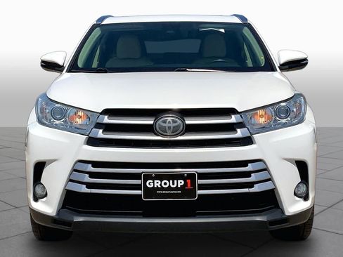 Used 2019 Toyota Highlander XLE FWD image 4