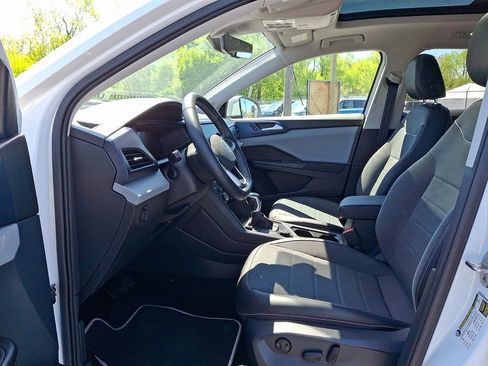 Certified 2023 Volkswagen Taos SE w/ Panoramic Sunroof Package AWD/4WD image 13