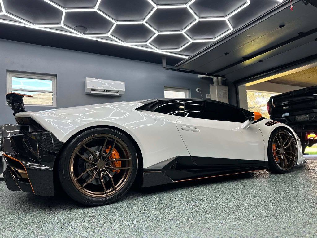 Used 2017 Lamborghini Huracan LP 580-2 RWD image 5