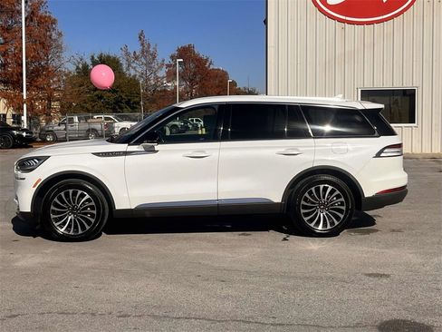 Used 2023 Lincoln Aviator Reserve image 2