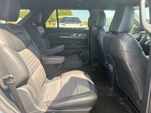 Certified 2025 Ford Explorer ST-Line w/ Premium Package RWD image 23