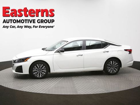 Used 2025 Nissan Altima 2.5 SV FWD image 58