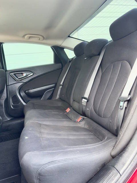 Used 2015 Chrysler 200 Limited FWD image 10
