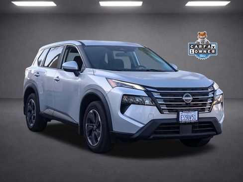 Used 2024 Nissan Rogue SV FWD image 2