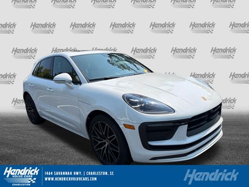 Used 2023 Porsche Macan AWD/4WD image 1