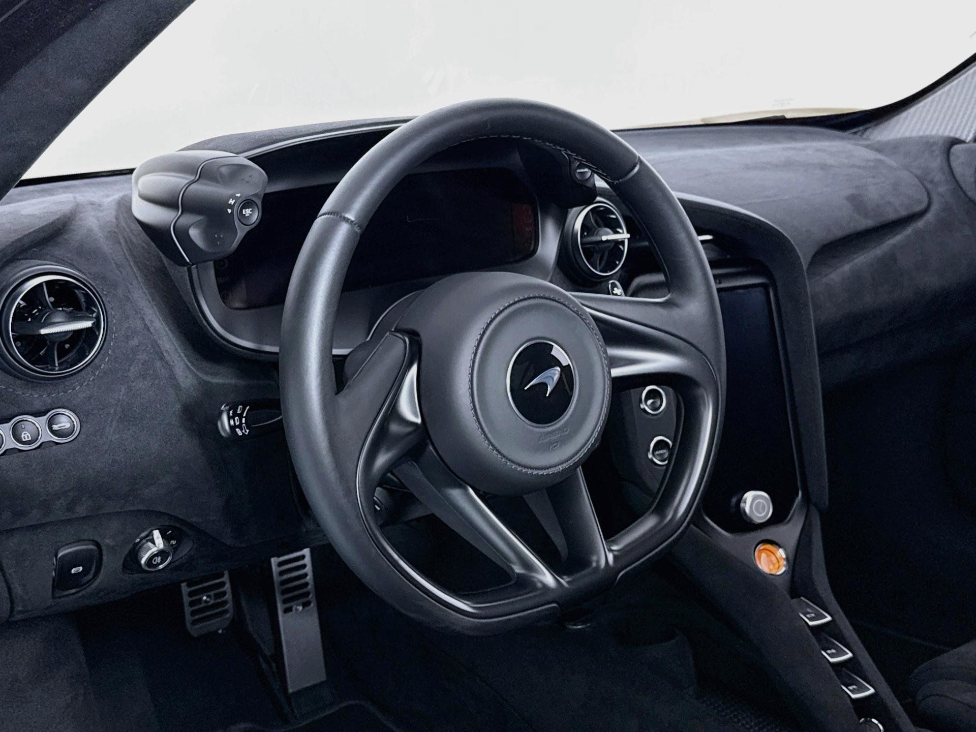 Used 2025 McLaren 750S RWD image 12