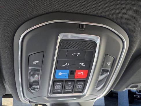 New 2025 Jeep Grand Cherokee Limited w/ Luxury Tech Group II image 22