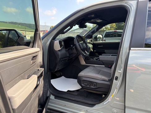 Used 2026 Toyota Tundra Limited AWD/4WD image 17