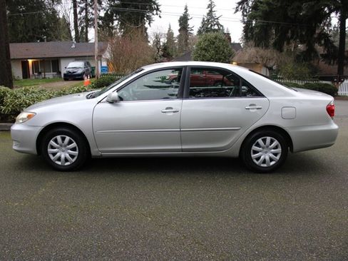 Used 2005 Toyota Camry LE image 12