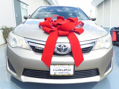 Used 2014 Toyota Camry LE FWD image 4