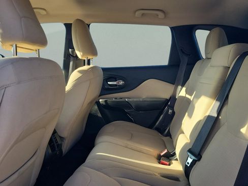 Used 2016 Jeep Cherokee Latitude image 9