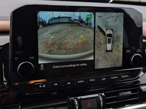 Used 2024 Nissan Pathfinder Platinum w/ Cargo Package image 18