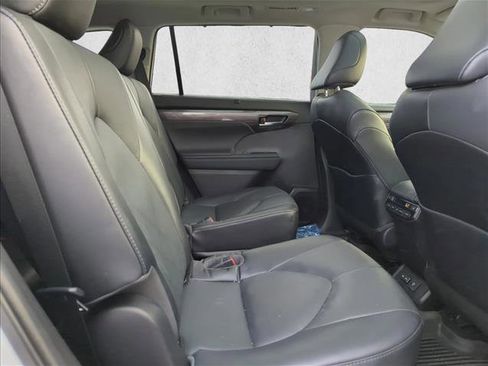 Certified 2022 Toyota Highlander Platinum image 25