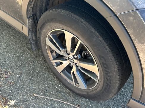 Used 2018 Toyota RAV4 XLE FWD image 12