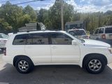 Used 2005 Toyota Highlander 4WD V6 w/ 3rd Row image 2