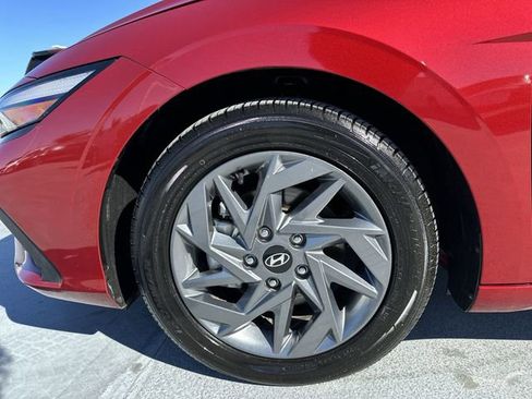 Used 2023 Nissan Rogue SV image 11