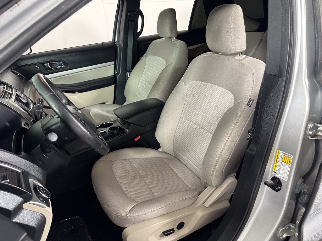 Used 2019 Ford Explorer FWD image 11