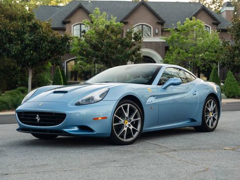 Used 2010 Ferrari California image 25