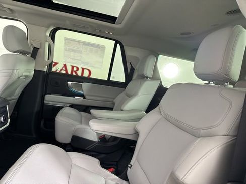 New 2025 Ford Expedition Max Platinum w/ Driver's Package image 17