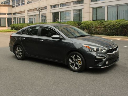 Used 2020 Kia Forte LXS FWD image 2