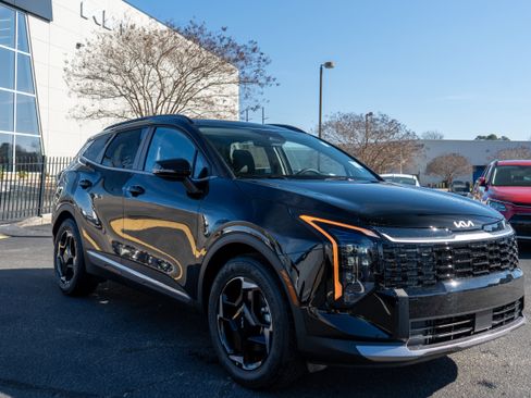 New 2026 Kia Sportage EX FWD image 11