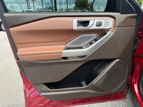 Used 2021 Ford Explorer King Ranch w/ Premium Technology Package RWD image 11