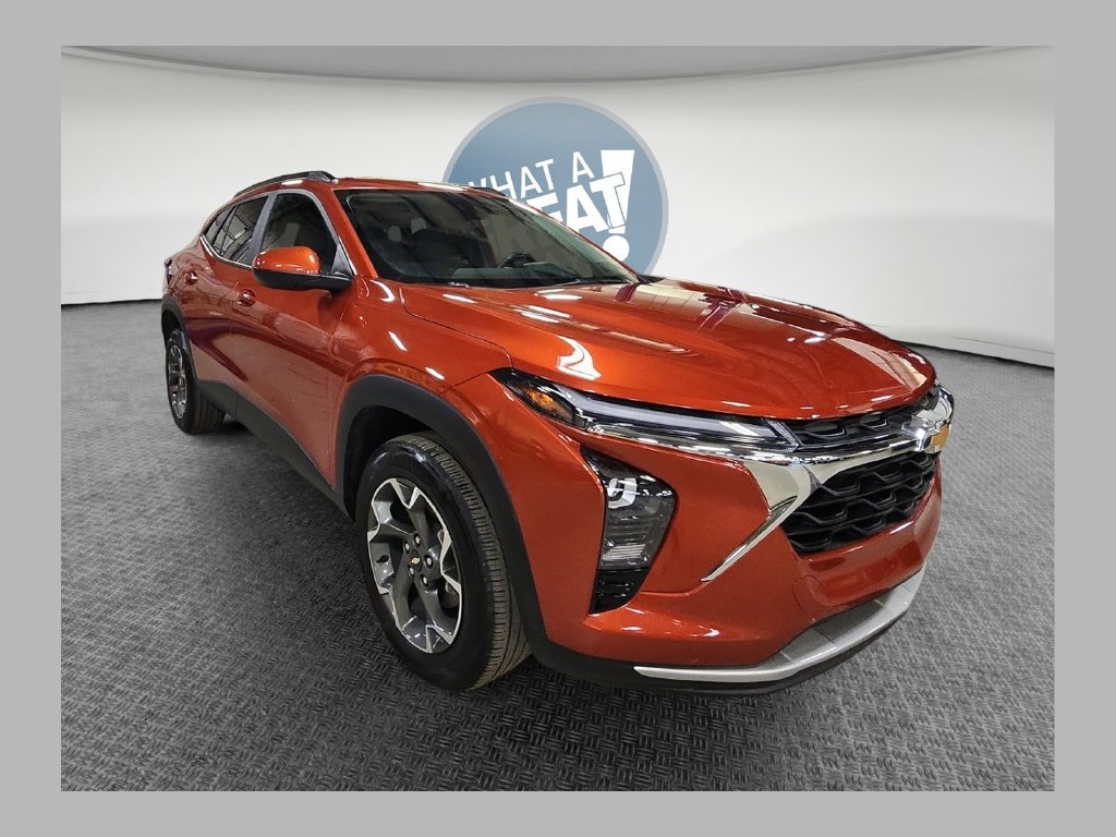 Used 2024 Chevrolet Trax LT w/ Driver Confidence Package FWD image 1