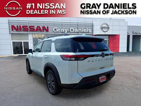 Used 2024 Nissan Pathfinder SV FWD image 5