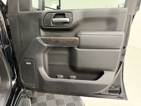 Used 2021 Chevrolet Silverado 2500 LTZ w/ LTZ Plus Package image 41