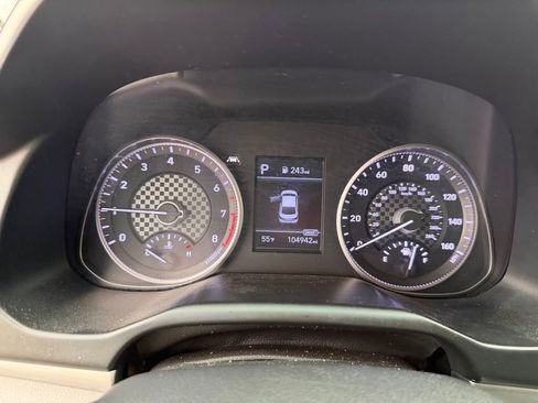 Used 2020 Hyundai Elantra SEL FWD image 24