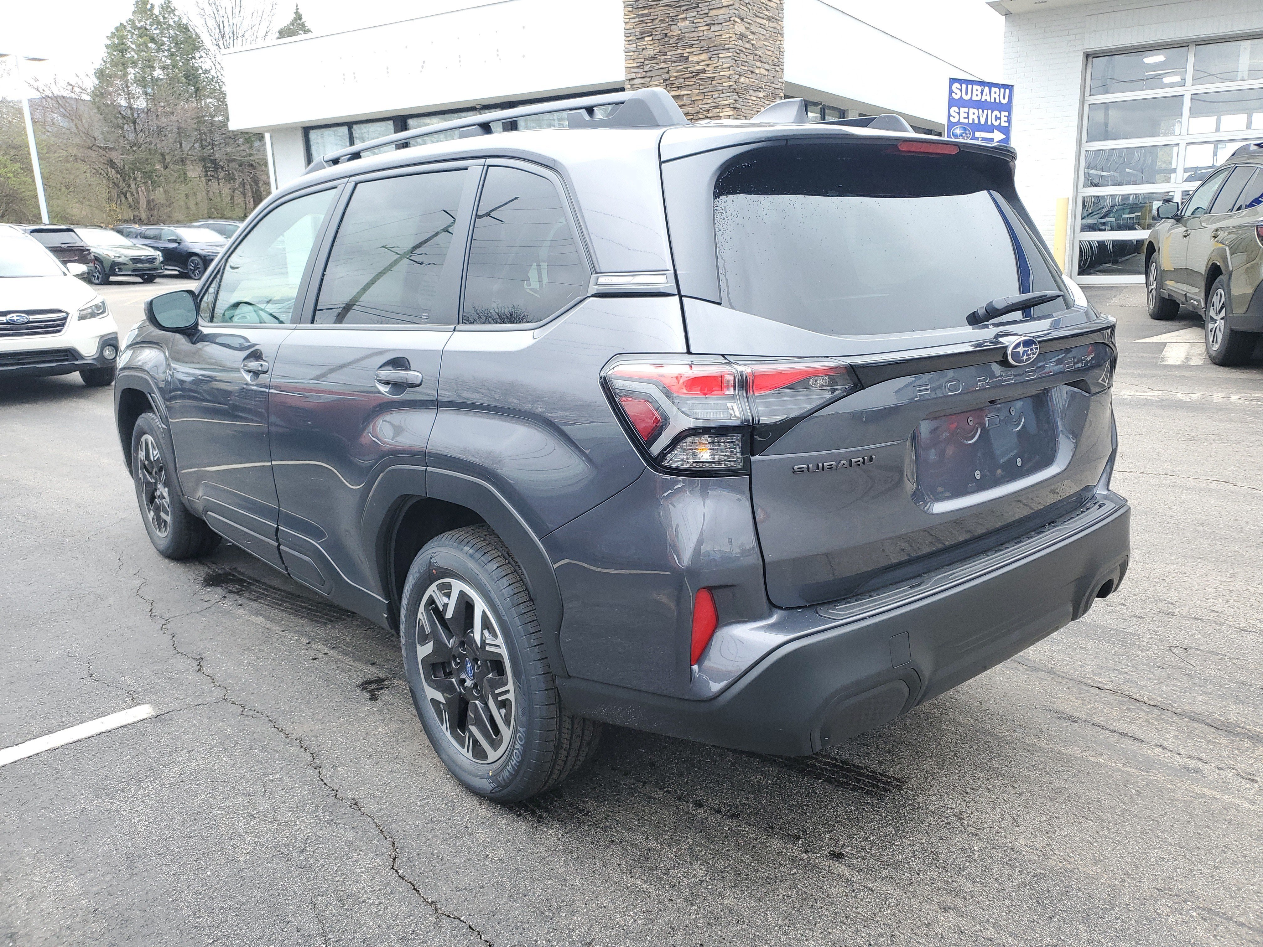 Used 2026 Subaru Forester Premium AWD/4WD image 2