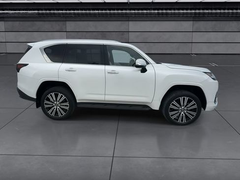 Used 2024 Lexus LX 600 4WD w/ Luxury Package image 9