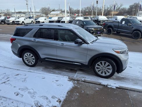 Used 2021 Ford Explorer Limited w/ Equipment Group 301A image 4