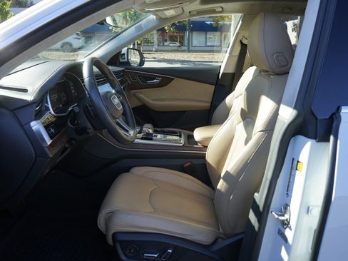 Used 2019 Audi Q8 Prestige w/ Luxury Package image 17