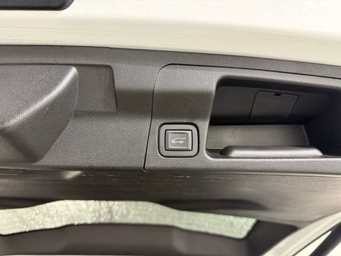 Used 2023 GMC Acadia Denali w/ Denali Ultimate Package FWD image 9