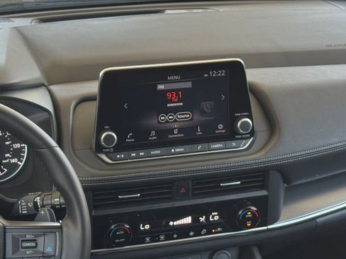 Used 2025 Nissan Rogue SV FWD image 17