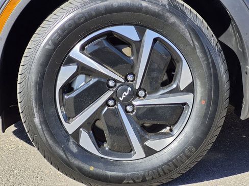 Used 2023 Kia Sportage LX image 7