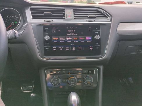 Used 2020 Volkswagen Tiguan SE R-Line AWD/4WD image 19